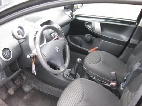 Peugeot 107 - 1.0 68PK 5D Active - 1