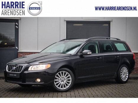 Volvo V70 - 2.5T Momentum, Navi, Leder, Trekhaak - 1