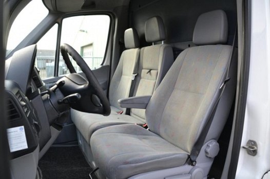 Volkswagen Crafter - 32 2.5 TDI L2H1 Airco Trekhaak Cruise - 1