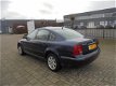 Volkswagen Passat - 1.6 Trendline - 1 - Thumbnail