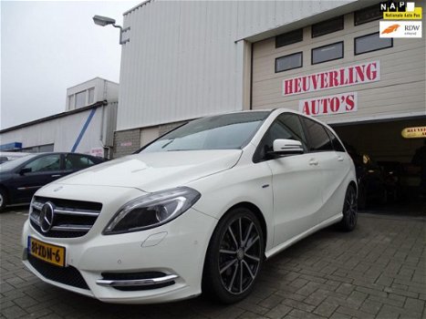 Mercedes-Benz B-klasse - 180 Ambition AIRCO NAVI AUTOMAAT - 1