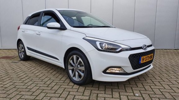 Hyundai i20 - 1.2 HP Business Edition | Rijklaar zonder afleveringskosten | Airco | Cruise Control | - 1