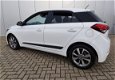 Hyundai i20 - 1.2 HP Business Edition | Rijklaar zonder afleveringskosten | Airco | Cruise Control | - 1 - Thumbnail