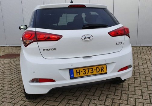 Hyundai i20 - 1.2 HP Business Edition | Rijklaar zonder afleveringskosten | Airco | Cruise Control | - 1