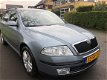 Skoda Octavia Combi - 1.6 AMBIENTE, AUTOMAAT, TREKHAAK, AIRCO, CRUISE CONTROL, ETC - 1 - Thumbnail