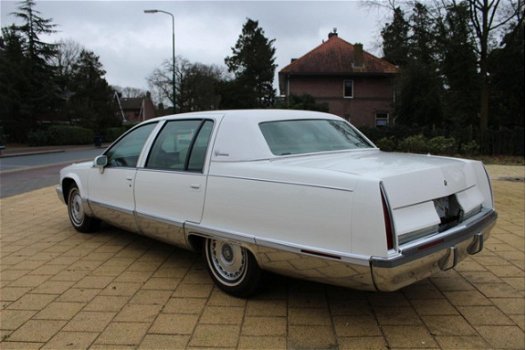 Cadillac Fleetwood Brougham - 1