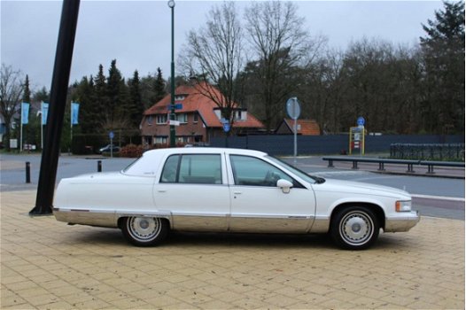 Cadillac Fleetwood Brougham - 1