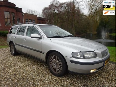 Volvo V70 - 2.4 Comfort Line AIRCO/cruise *apk:02-2021 - 1