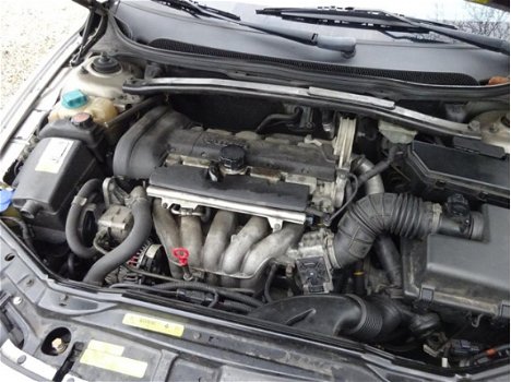 Volvo V70 - 2.4 Comfort Line AIRCO/cruise *apk:02-2021 - 1