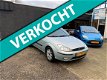 Ford Focus - 1.6-16V Futura 1ste eigenaar leer navigatie airco distributiriem 138.000km - 1 - Thumbnail