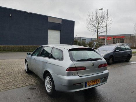 Alfa Romeo 156 Sportwagon - 1.8 T.Spark Distinctive AIRCO/CRUISE/DAKDRAGERS/ 2 X SLEUTELS - 1