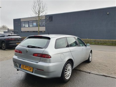 Alfa Romeo 156 Sportwagon - 1.8 T.Spark Distinctive AIRCO/CRUISE/DAKDRAGERS/ 2 X SLEUTELS - 1