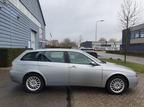 Alfa Romeo 156 Sportwagon - 1.8 T.Spark Distinctive AIRCO/CRUISE/DAKDRAGERS/ 2 X SLEUTELS - 1