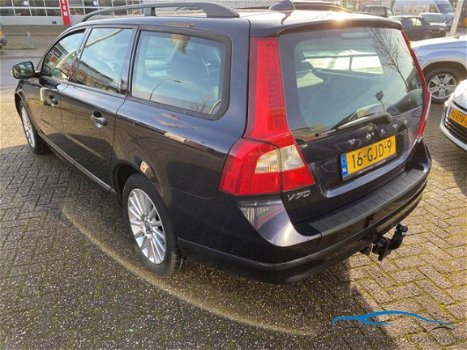 Volvo V70 - 2.5T Momentum, clima, cruise, navi, PDC, leer, 200 pk - 1