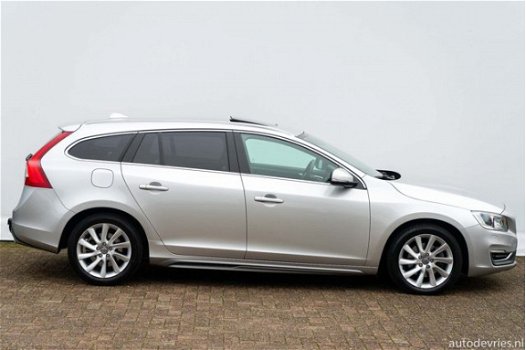 Volvo V60 - 2.0 D4 180pk Automaat Summum Zwart leder/Schuifdak/Trekhaak - 1