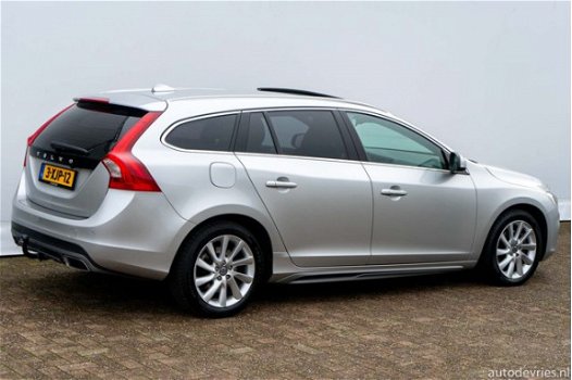 Volvo V60 - 2.0 D4 180pk Automaat Summum Zwart leder/Schuifdak/Trekhaak - 1