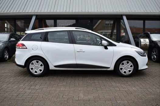 Renault Clio Estate - 1.5 dCi ECO [ TREKHAAK PARKEERSENSOREN NAVIGATIE CRUISE CONTROLE AIRCO ] - 1