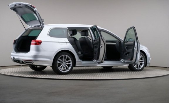 Volkswagen Passat Variant - 1.6 TDI Business edition R, Navigatie, Trekhaak - 1