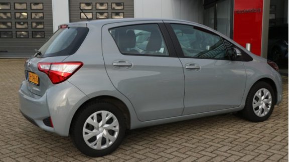 Toyota Yaris - 1.0 VVT-i Active | Navigatie | Bluetooth | Achteruitrijcamera | - 1