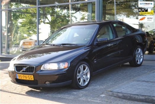 Volvo S60 - 2.4 D5 Momentum LEDER DEALER OND. NIEUW MODEL - 1