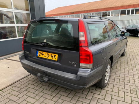 Volvo V70 - 2.4 D5 Comfort Line Nieuwe Motor - 1