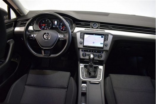 Volkswagen Passat Variant - 1.6 TDI Highline Automaat/Navigatie/Camera/1e eigenaar/Cruise/Led/Nette - 1