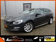 Volvo V60 - 2.0 D4 181pk Aut Momentum Stuurwiel-verwarm. Parksens. V+A inc.BTW