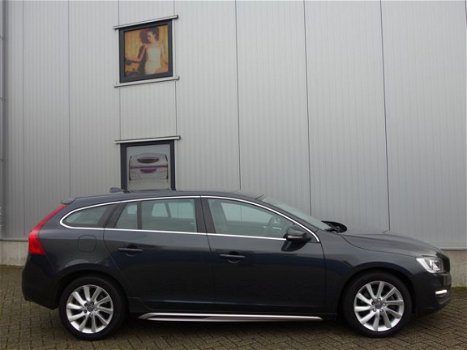 Volvo V60 - 2.0 D4 181pk Aut Momentum Stuurwiel-verwarm. Parksens. V+A inc.BTW - 1