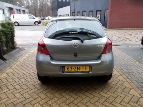 Toyota Yaris - 1.3 VVTi Sol 5 Drs Grijs Airco 2e Eigenaar - 1