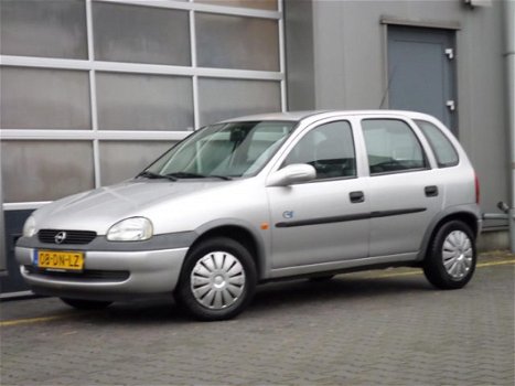 Opel Corsa - 1.2i-16V Strada 5 Deurs 189.000km - 1