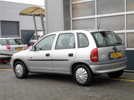 Opel Corsa - 1.2i-16V Strada 5 Deurs 189.000km - 1