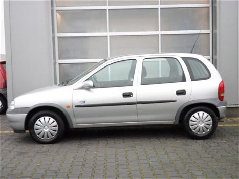 Opel Corsa - 1.2i-16V Strada 5 Deurs 189.000km - 1