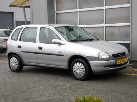Opel Corsa - 1.2i-16V Strada 5 Deurs 189.000km - 1