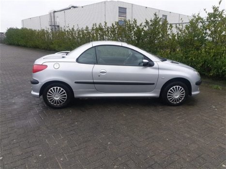 Peugeot 206 CC - 1.6-16V luxe Leer lage km Apk 13-10-2020 - 1