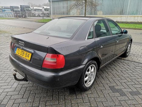 Audi A4 - 1.8 5V Advance Airco , Goed rijdend , Inruil mogelijk - 1