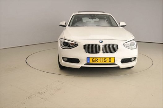 BMW 1-serie - 116D Xenon / Navigatie / Schuifdak / Keyless go / Clima / PDC / Alu 17 inch - 1