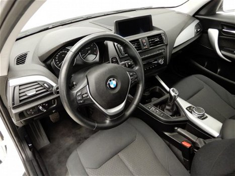 BMW 1-serie - 116D Xenon / Navigatie / Schuifdak / Keyless go / Clima / PDC / Alu 17 inch - 1