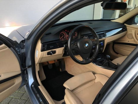 BMW 3-serie - 325i High Executive Leer/PDC/Navi/NAP - 1