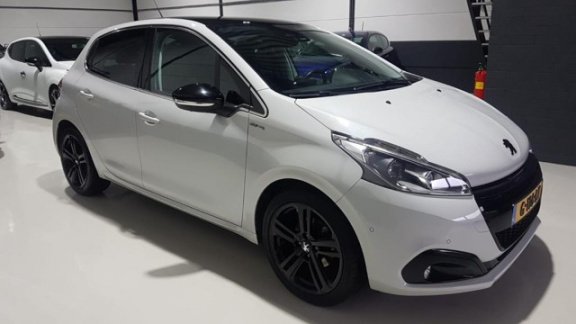 Peugeot 208 - GT-LINE // 1.2i 110PK Automaat Navi - 1