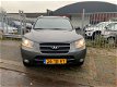 Hyundai Santa Fe - 2.7i V6 Dynamic | ZEER NETTE AUTO |NIEUW MODEL | AIRCO | LM VELGEN | - 1 - Thumbnail