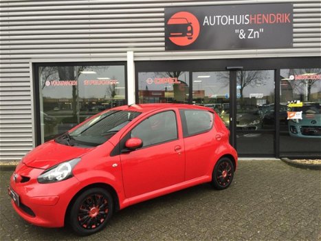 Toyota Aygo - 1.0 12v vvt-i 5 drs, vol optie, s airco, elec-paket, cd, cv, 20x op voorraad va 3450, - 1