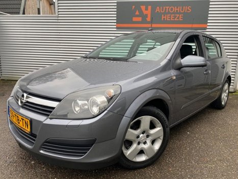 Opel Astra - 1.9 CDTi Executive *APK*NAVI*MULTIF. STUUR*ELEKTR. RAMEN*STUURBEKR.*LM VELGEN - 1