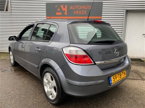 Opel Astra - 1.9 CDTi Executive *APK*NAVI*MULTIF. STUUR*ELEKTR. RAMEN*STUURBEKR.*LM VELGEN - 1