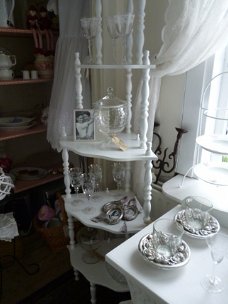 Wit brocante hoek etagere