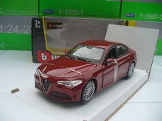 Bburago 1/24 Alfa Romeo Giulia Rood