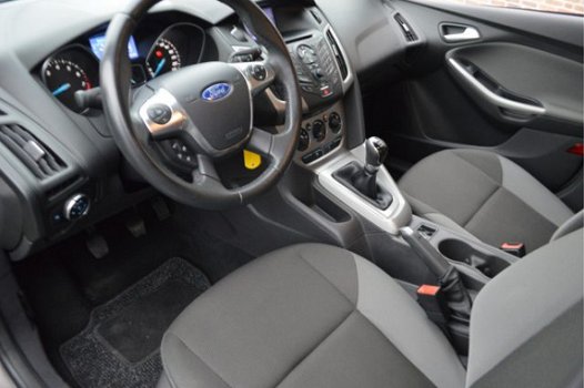 Ford Focus - 1.0 EcoBoost 5-DEURS // NAVI TREKHAAK CRUISE AIRCO PDC - 1