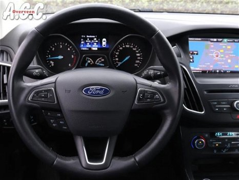 Ford Focus - 1.5 TDCi AUTOMAAT Navi Trekhaak ECC PDC - 1