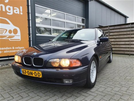 BMW 5-serie - 530d Executive met Climate & Cruise control, PDC, TREKHAAK, etc - 1