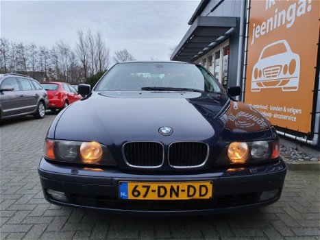 BMW 5-serie - 530d Executive met Climate & Cruise control, PDC, TREKHAAK, etc - 1