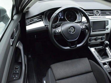 Volkswagen Passat Variant - 1.6 TDI Comfortline | 110PK | Navi | Clima | Parkeer hulp - 1